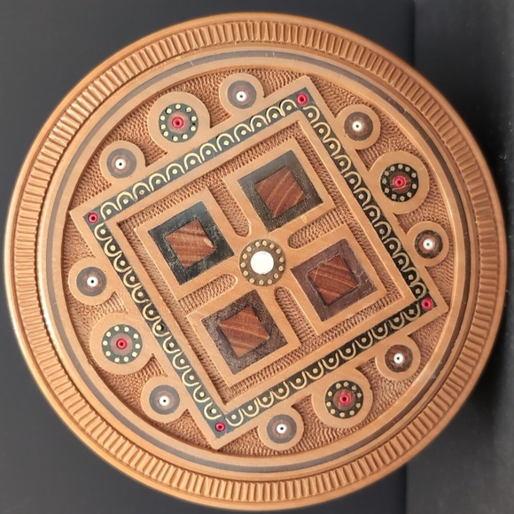 VGT, Ukrainian Hutsul Round Wooden Box with Intricate Mosaic Inlay. - Picture 3 of 11